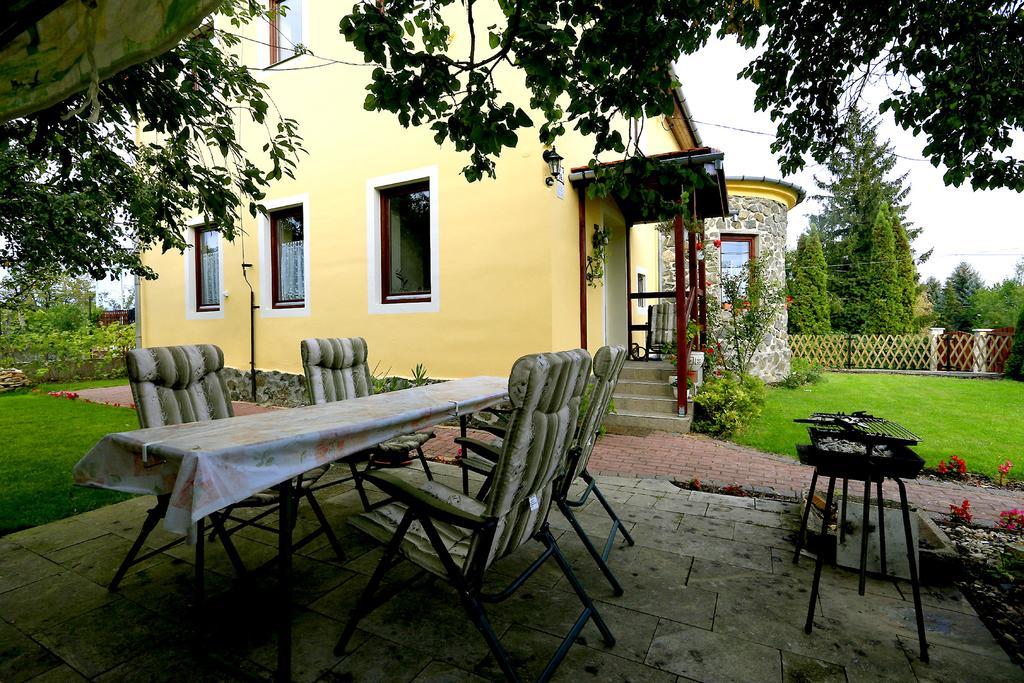 Nemes Apartman Eger Værelse billede